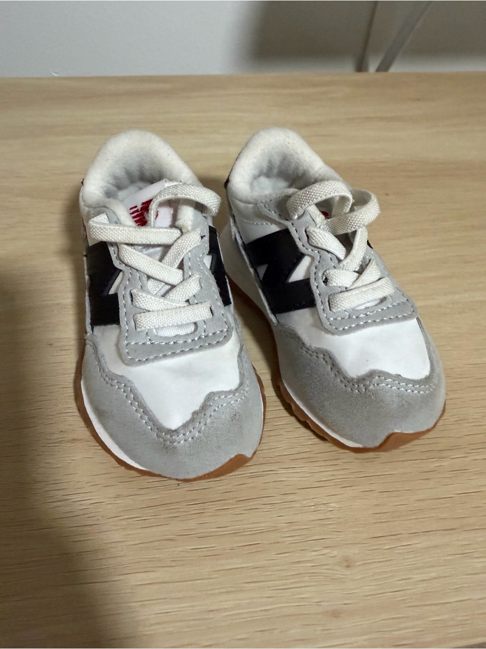 Toddler New Balances shoes - Picture 4 of 6